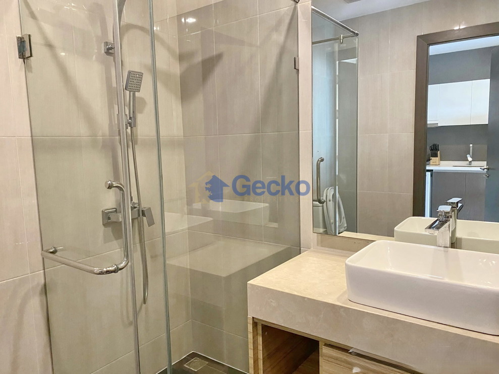 1 Bedroom Condo in The Point Pratumnak C013804 (Photo 3)
