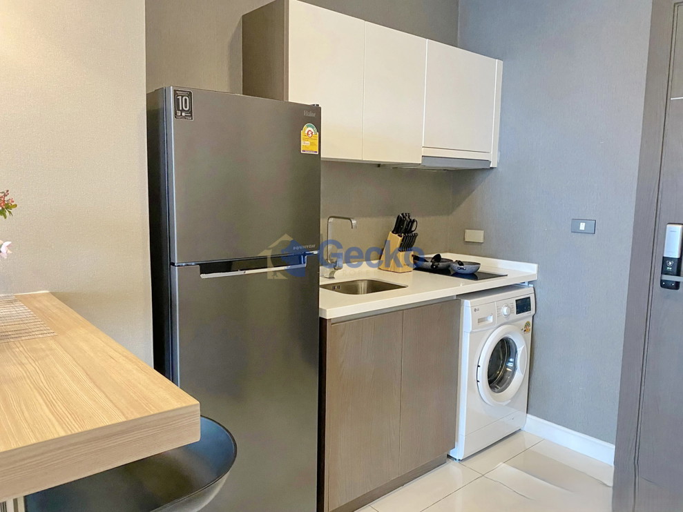 1 Bedroom Condo in The Point Pratumnak C013804 (Photo 1)