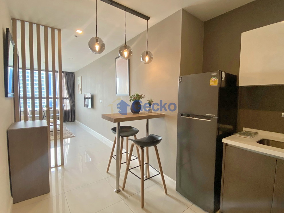 1 Bedroom Condo in The Point Pratumnak C013804 (Photo 2)