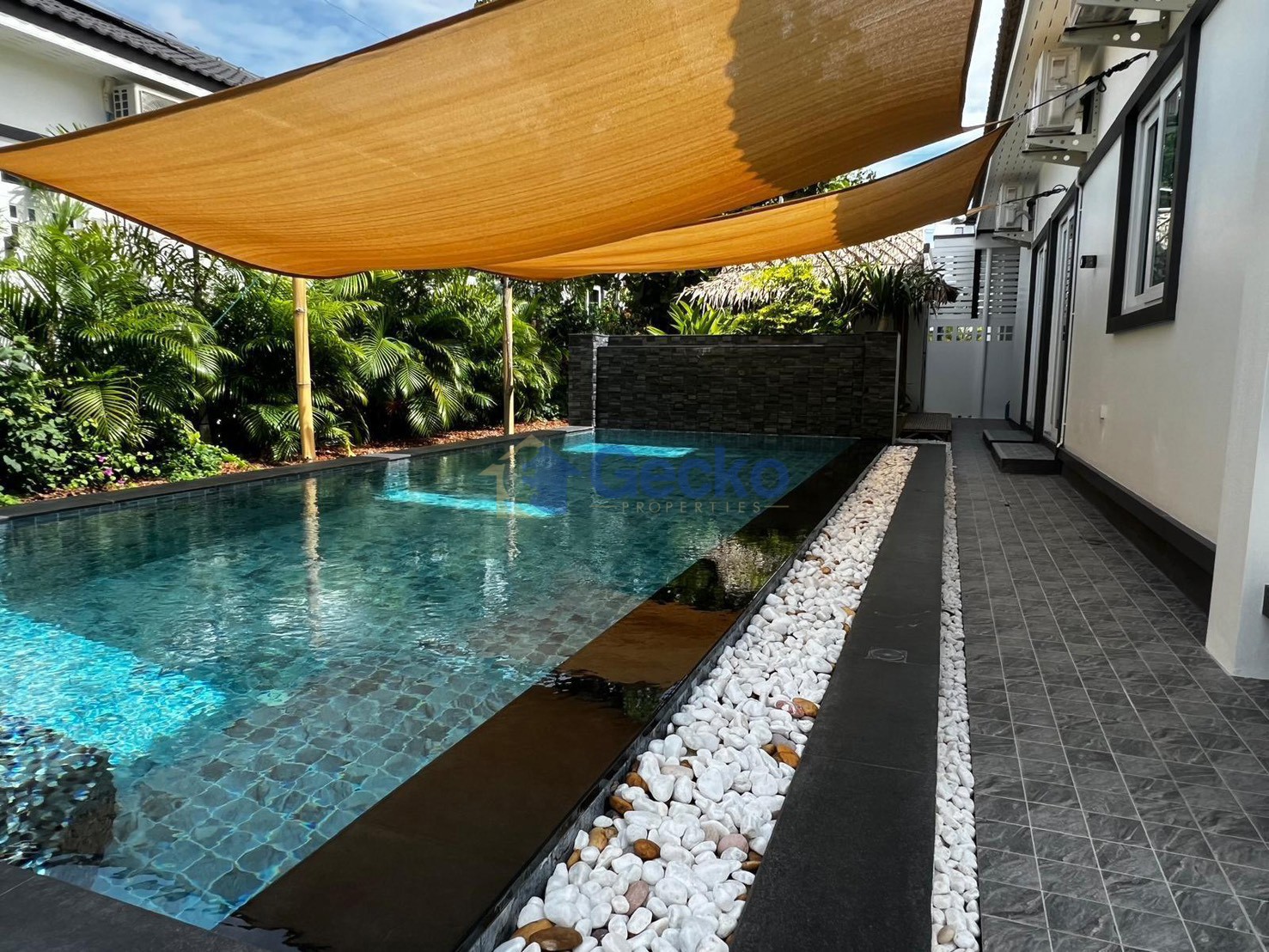 3 Bedrooms House in Sabai Home  East Pattaya H013807