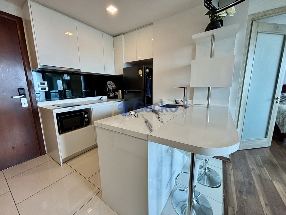1 Bedroom Condo in The Peak Towers Pratumnak C013808 (Photo 4)