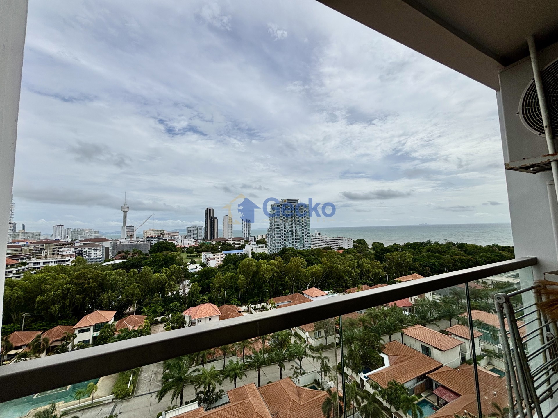 1 Bedroom Condo in The Peak Towers Pratumnak C013808