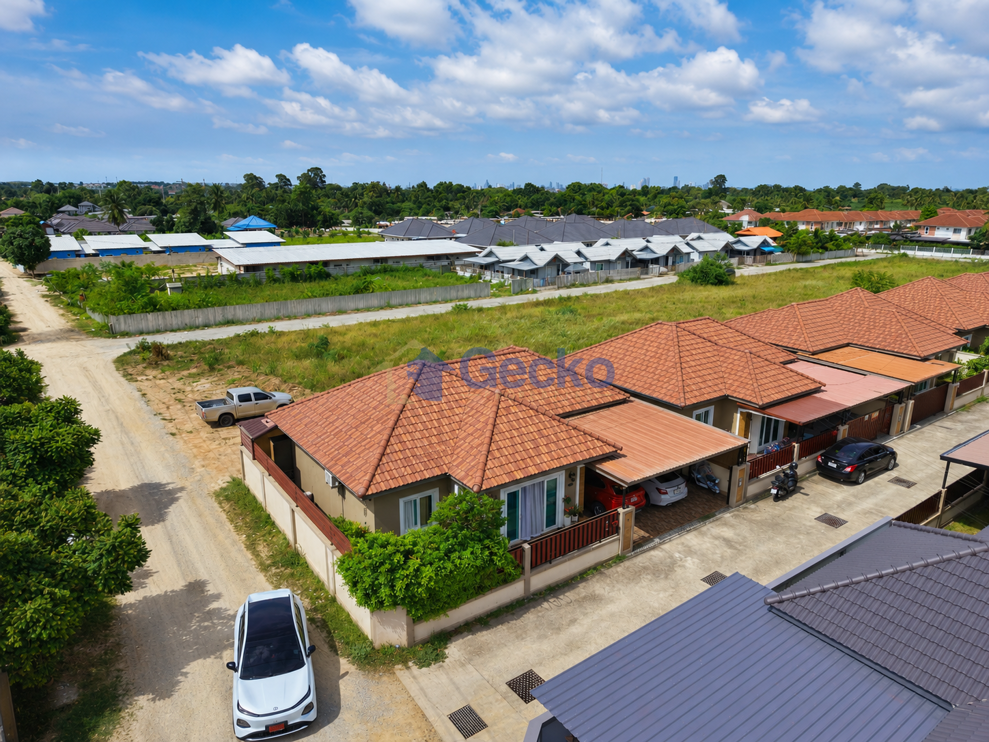 3 Bedrooms House  East Pattaya H013811 (Photo 2)