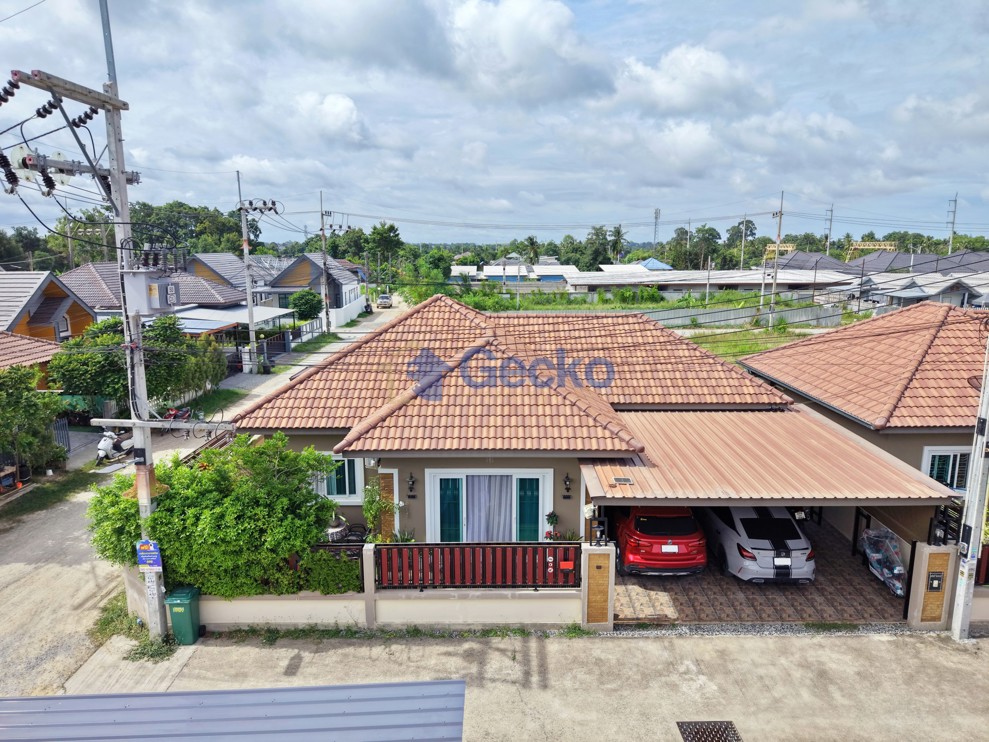 3 Bedrooms House  East Pattaya H013811 (Cover Photo)