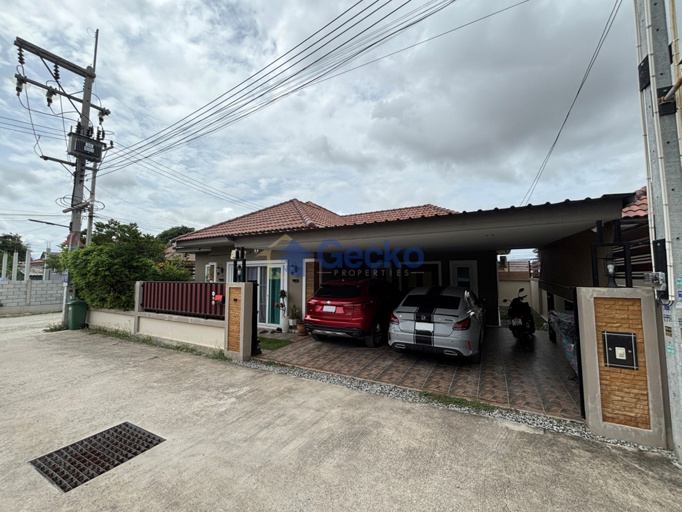 3 Bedrooms House  East Pattaya H013811 (Photo 1)