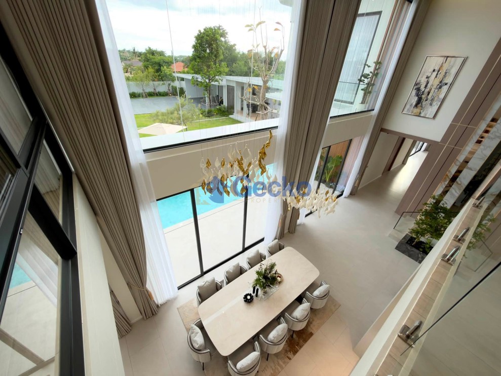 5 Bedrooms House  East Pattaya H013813 (Photo 4)