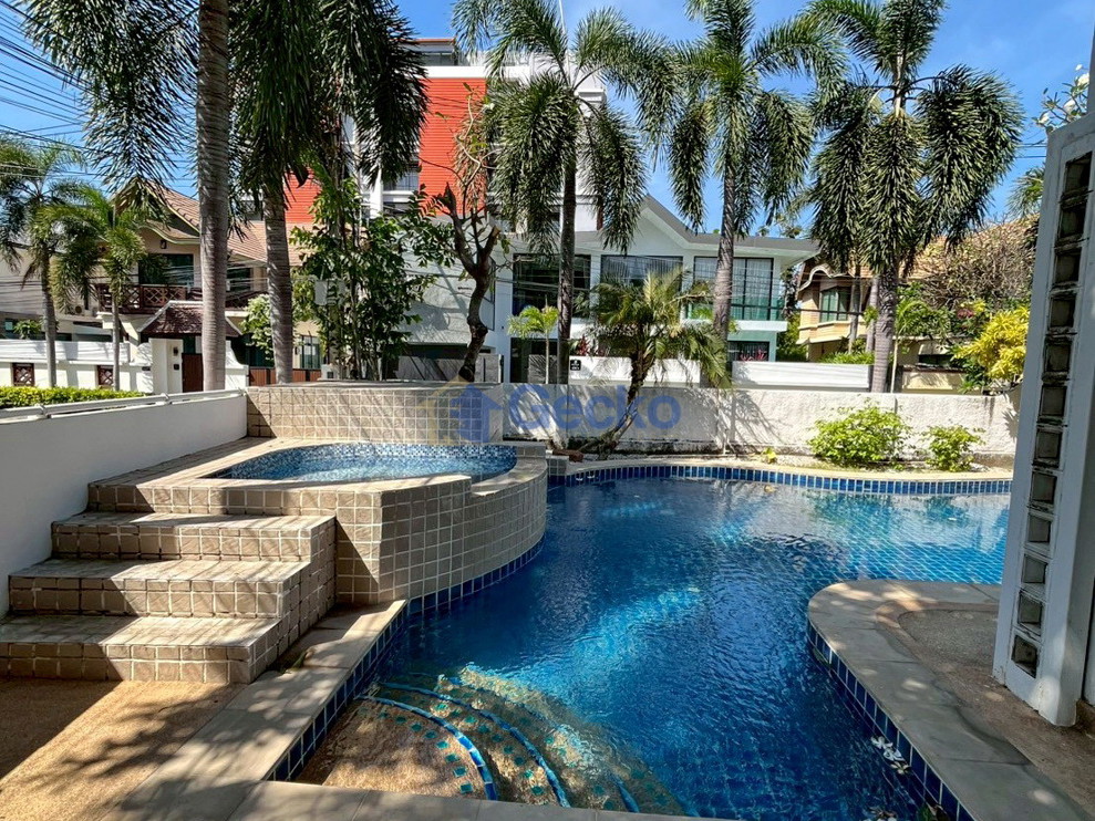4 Bedrooms House in Baan Natcha  Central Pattaya H013816 (Photo 2)