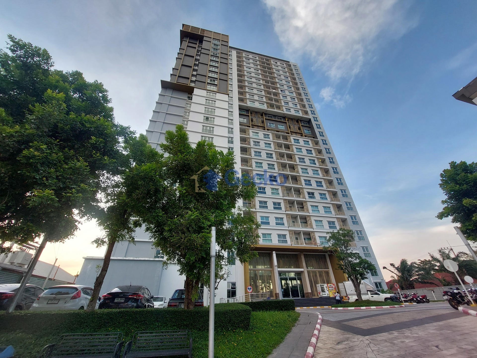1 Bedroom Condo in The Trust south pattaya South Pattaya C013824