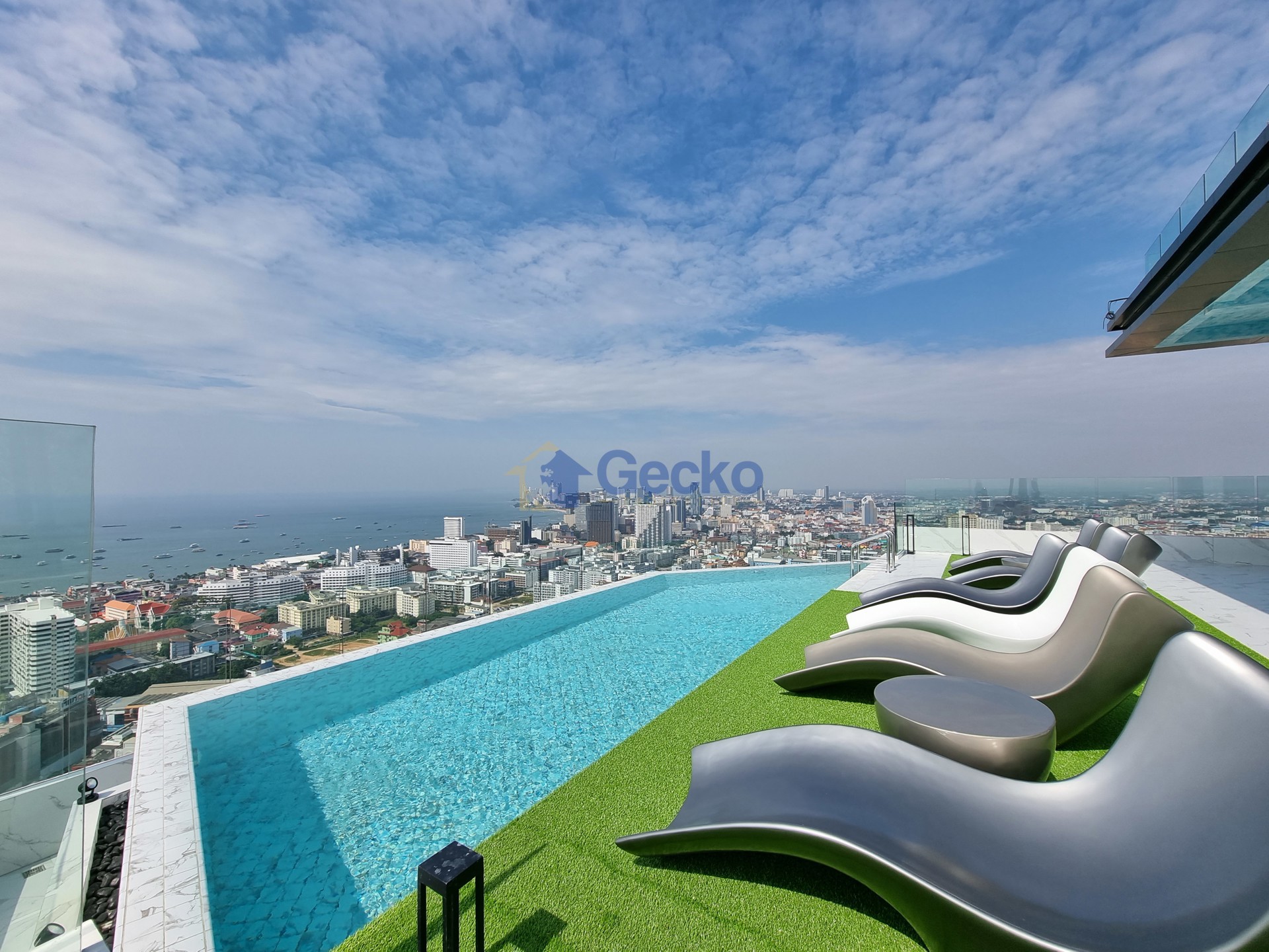 2 Bedrooms Condo in Arcadia Millennium Tower South Pattaya C013826