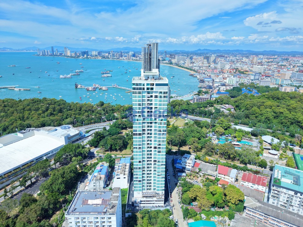 1 Bedroom Condo in Sky Residences Pratumnak C013828 (Photo 2)