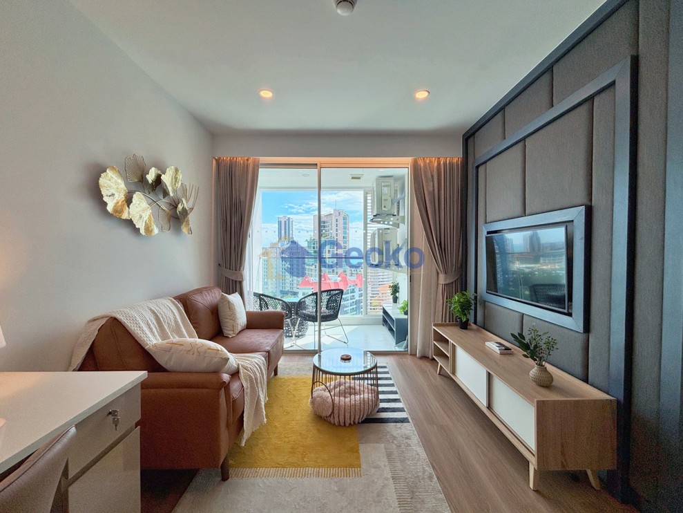 1 Bedroom Condo in Sky Residences Pratumnak C013828 (Photo 4)