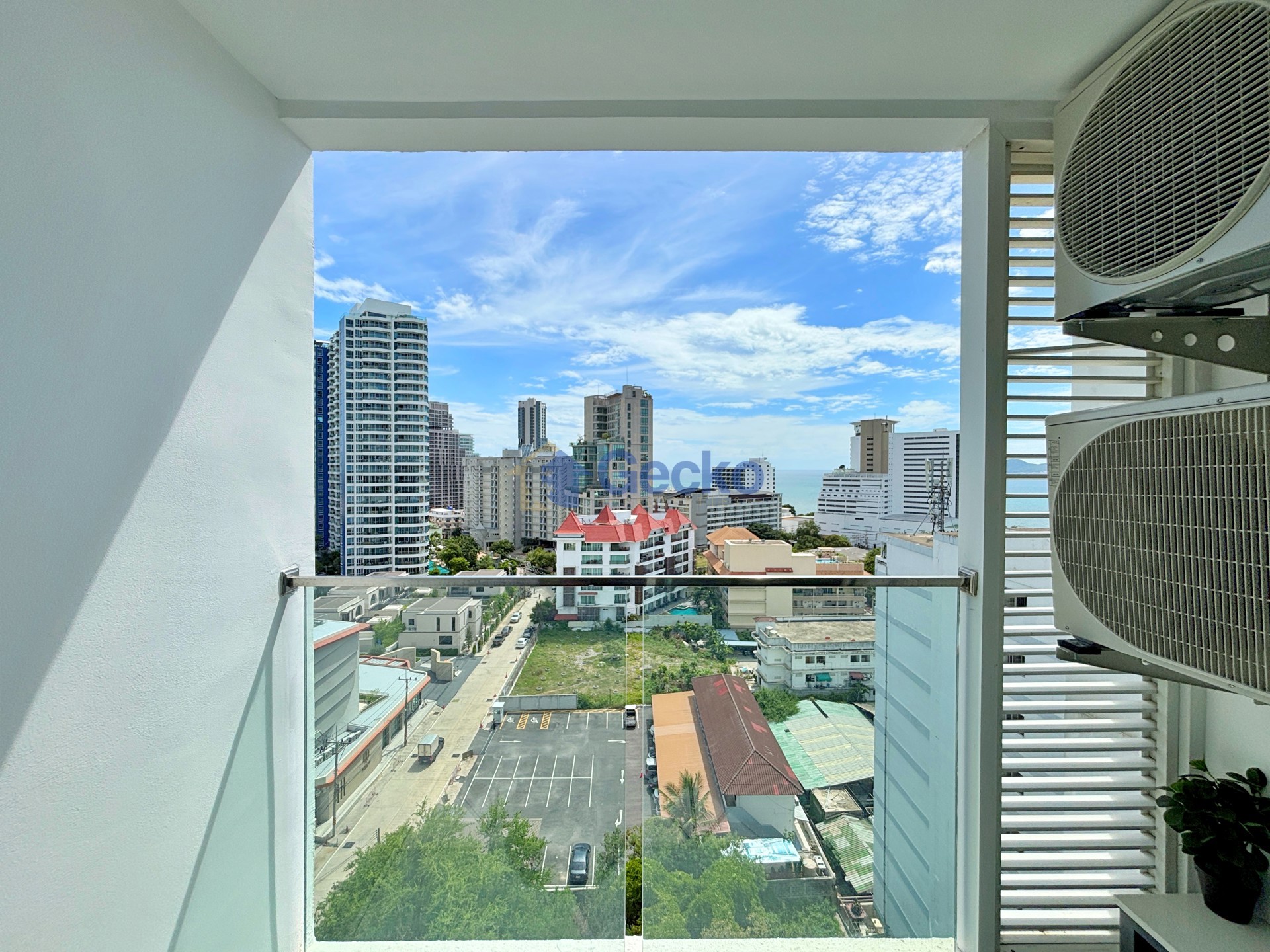 1 Bedroom Condo in Sky Residences Pratumnak C013828
