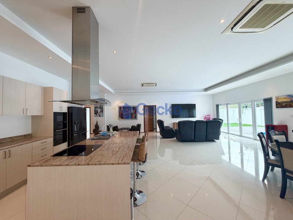 3 Bedrooms House  East Pattaya H013847 (Photo 3)