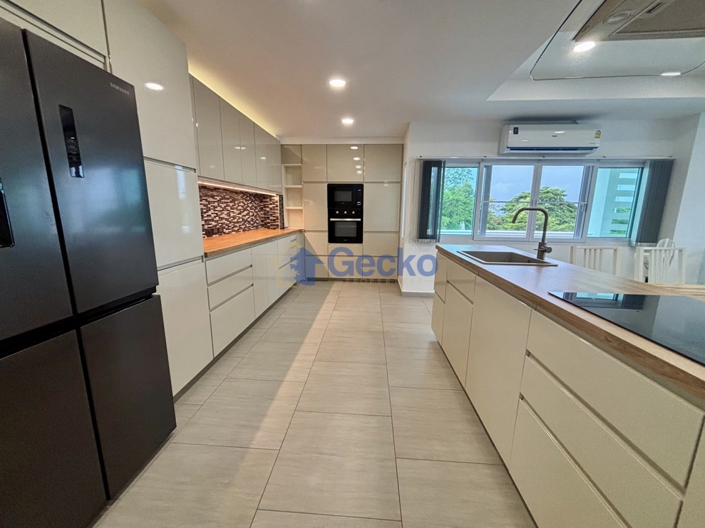 3 Bedrooms Condo in Baan Chai Nam Pratumnak C013849 (Photo 3)